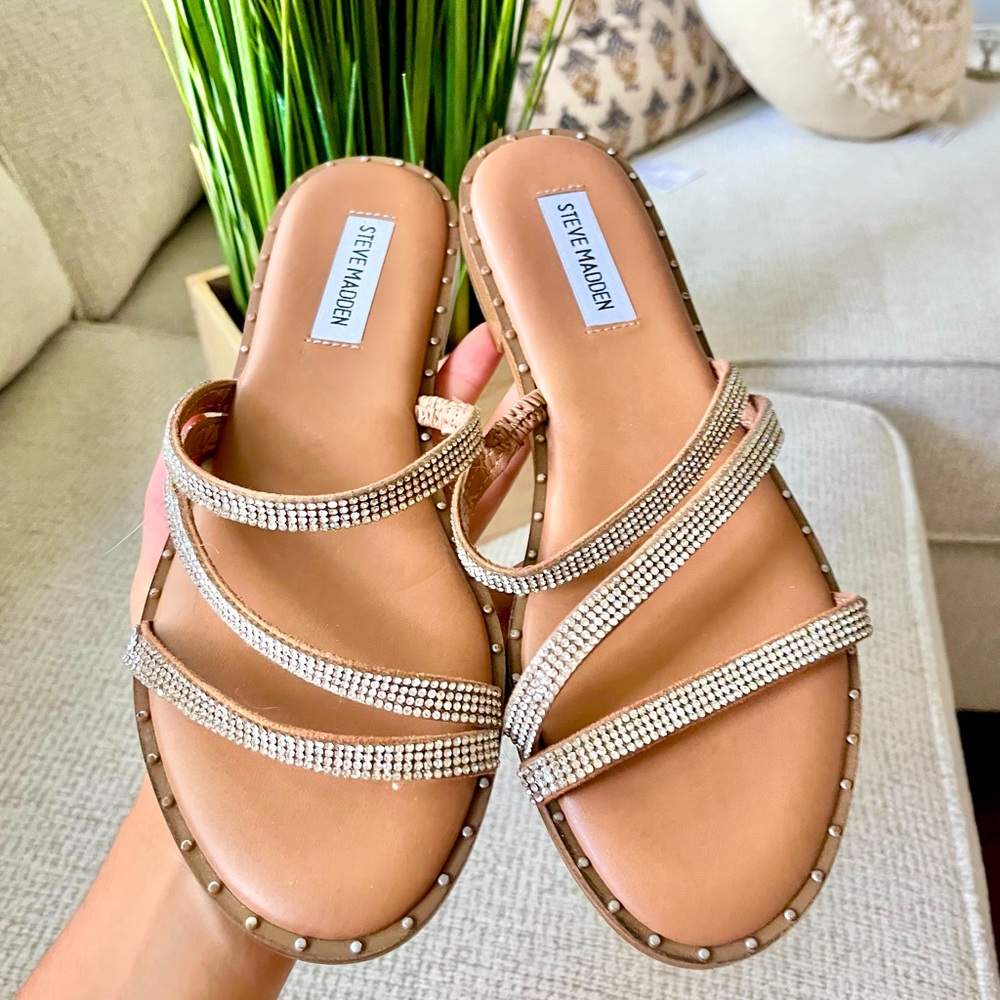 Steve Madden Silver Rhinestone Strappy Sandals. NWOT.  Size 8